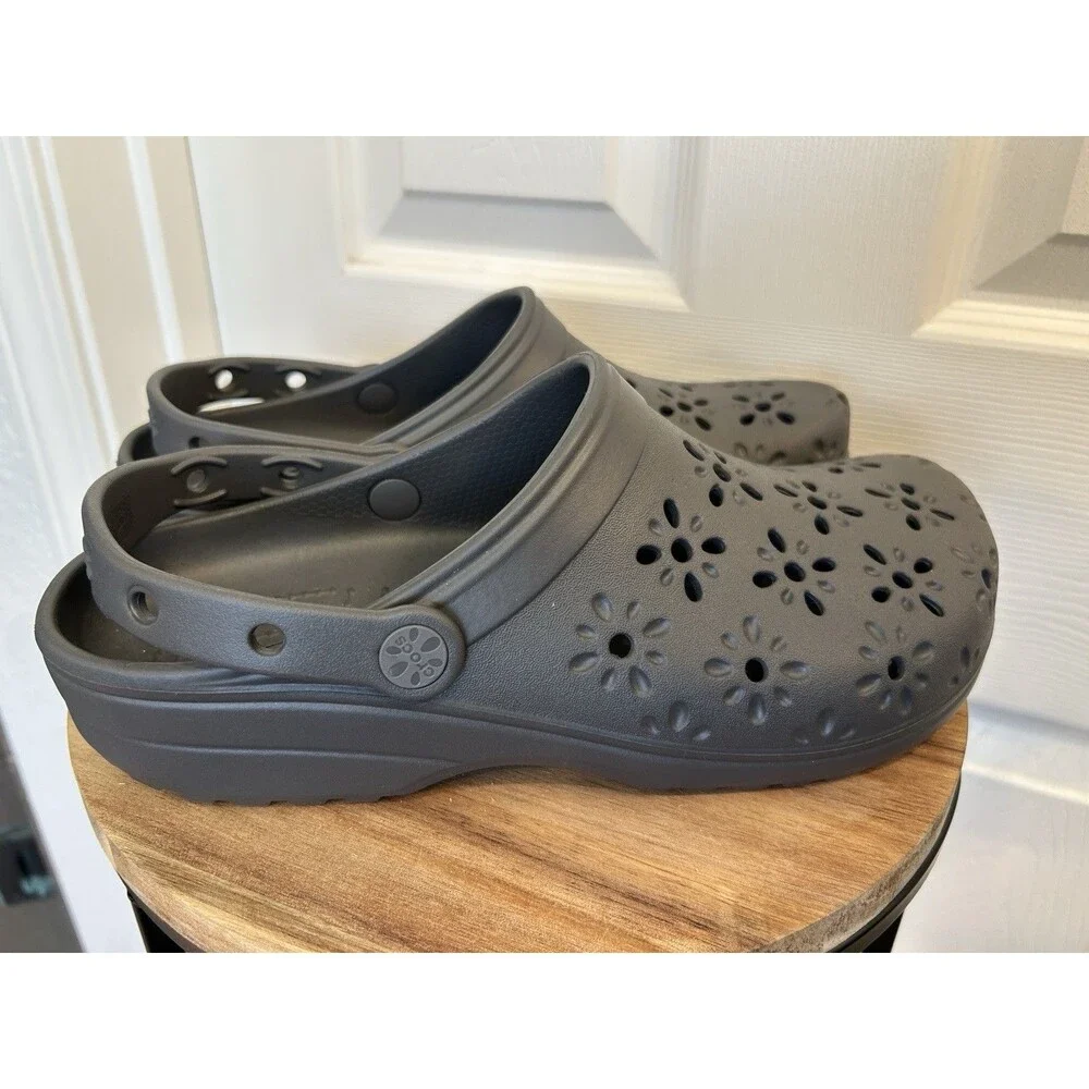 Crocs Classic Floral Cut Out Clogs New Men's 9/ Women’s 11 in Gray